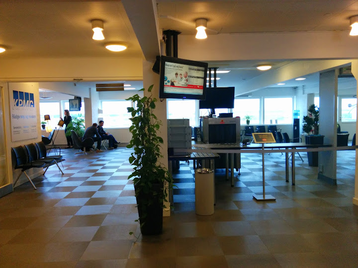 Arrivals on the left, Departure on the right